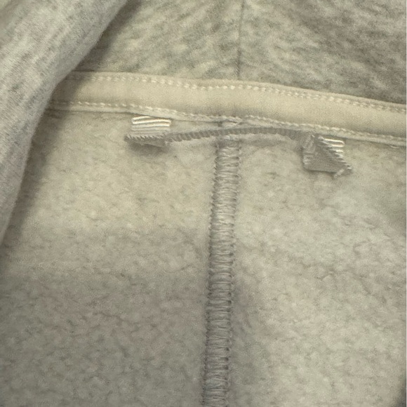 Lululemon Loungeful cropped hoodie - Picture 3 of 4
